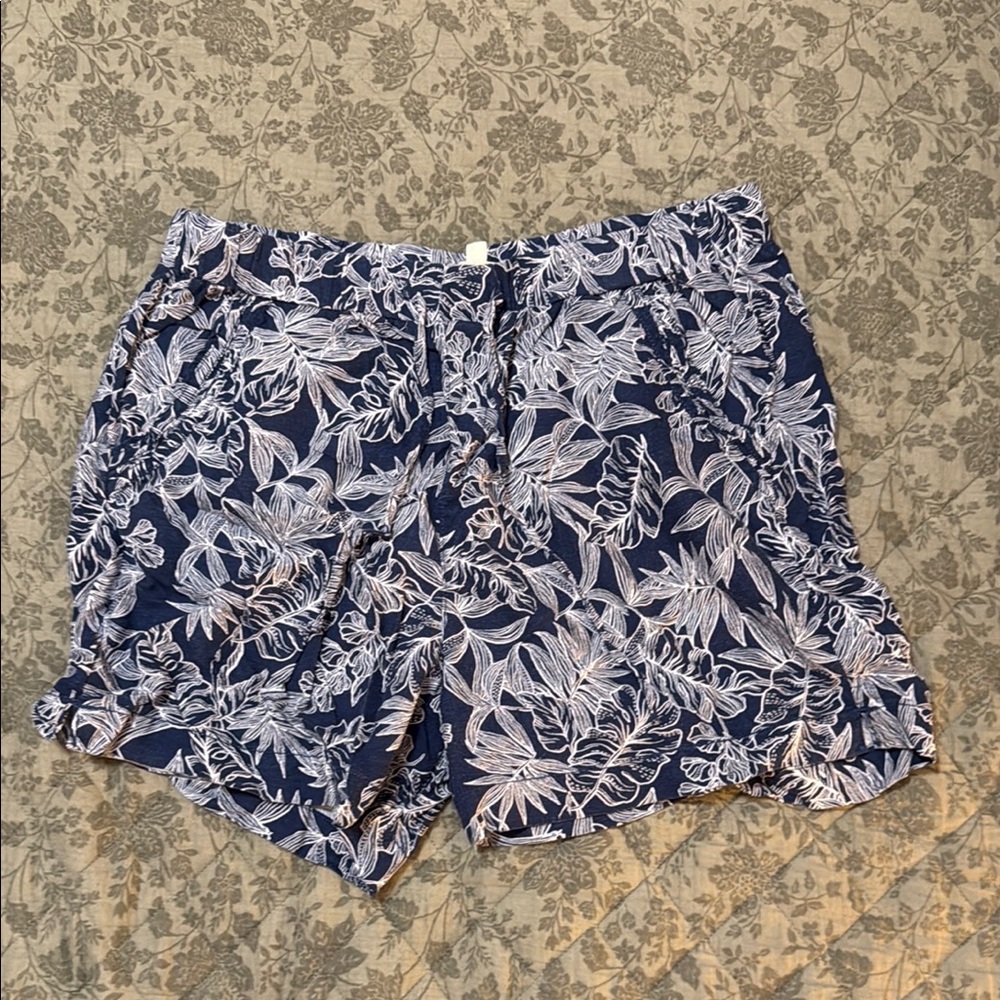 Briggs New York Blue and White Bermuda Shorts Tropical Print